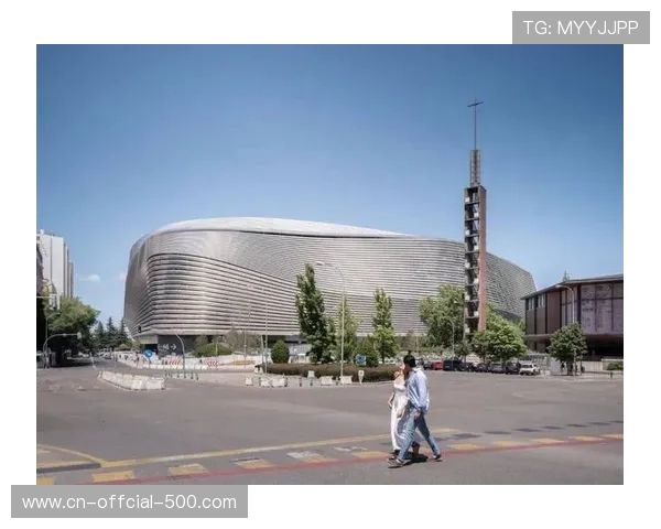 伯纳乌球场改造工程竣工，可伸缩屋顶和360度屏幕正式投入使用